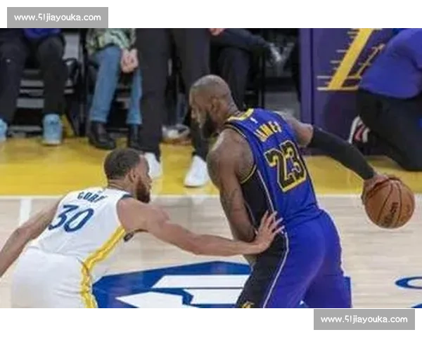 湖人对阵热火第三场全场回放精彩瞬间与战术解析关键球星表现复盘